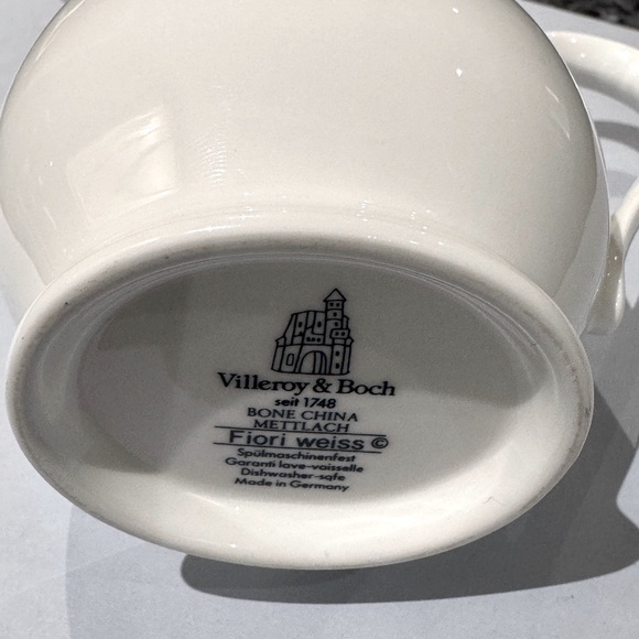 ✨ Stunning Vintage Villeroy & Boch White Bone China Pitcher – Embossed Floral”✨ - Picture 11 of 13